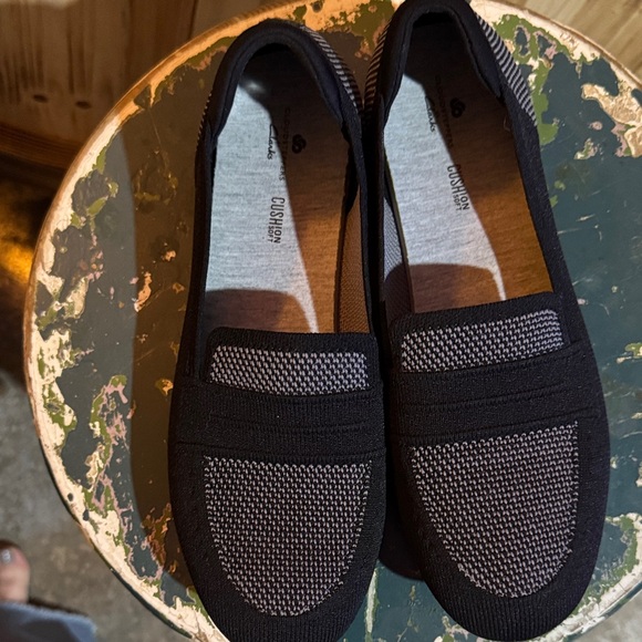 Clarks Black and Gray Women's Flats - Picture 3 of 3